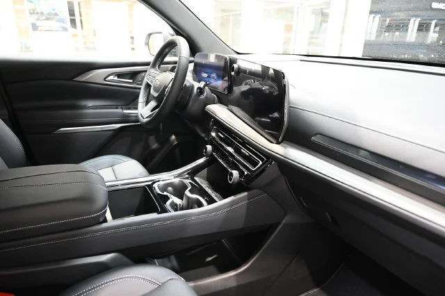 2027 Chevrolet Traverse LT - Photo 14