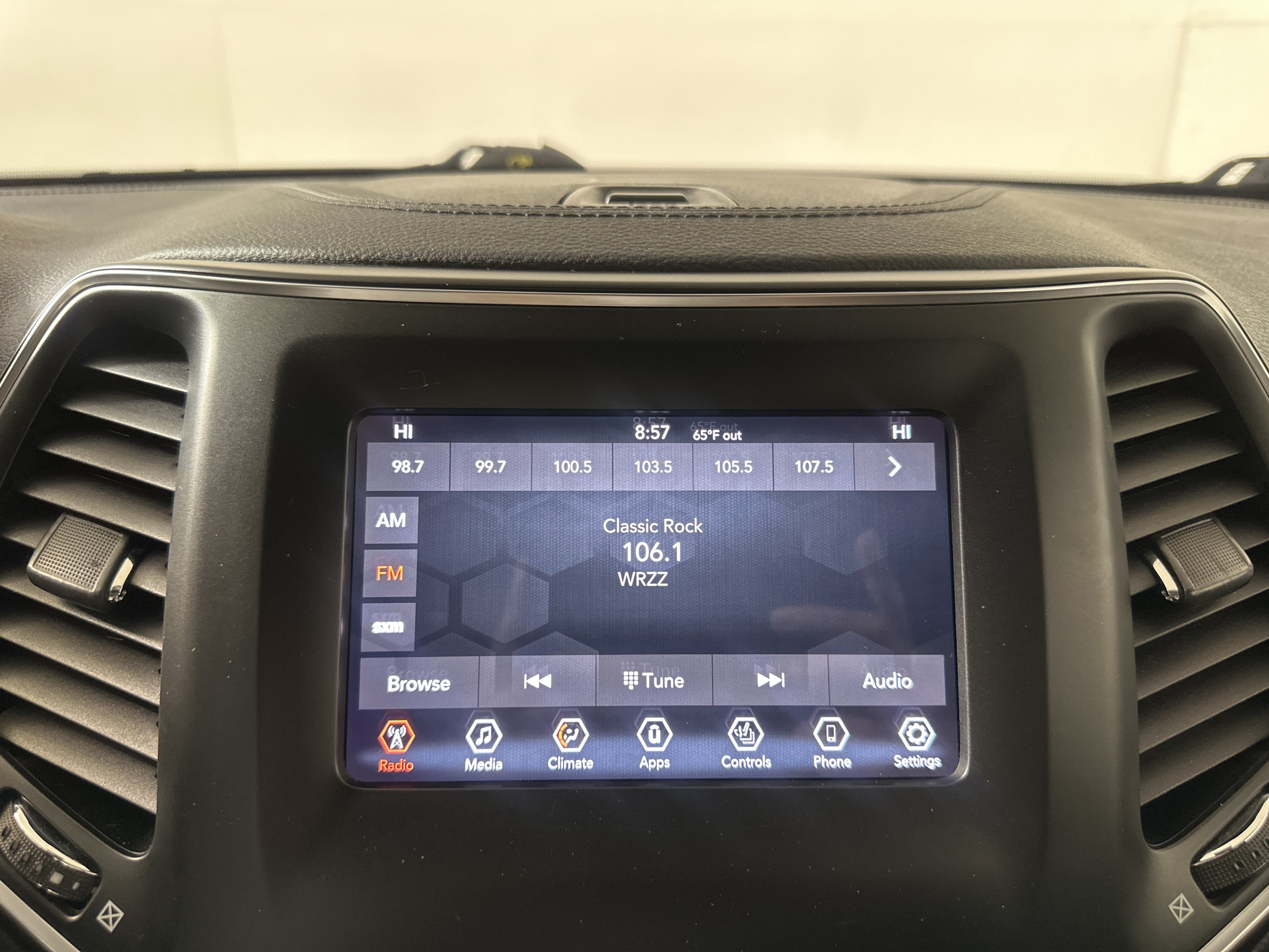 Used 2019 Olive Green Pearlcoat Jeep Latitude Plus image 14