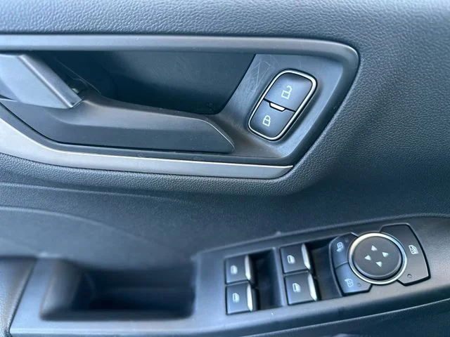 Used 2022 Blue Ford SE image 14