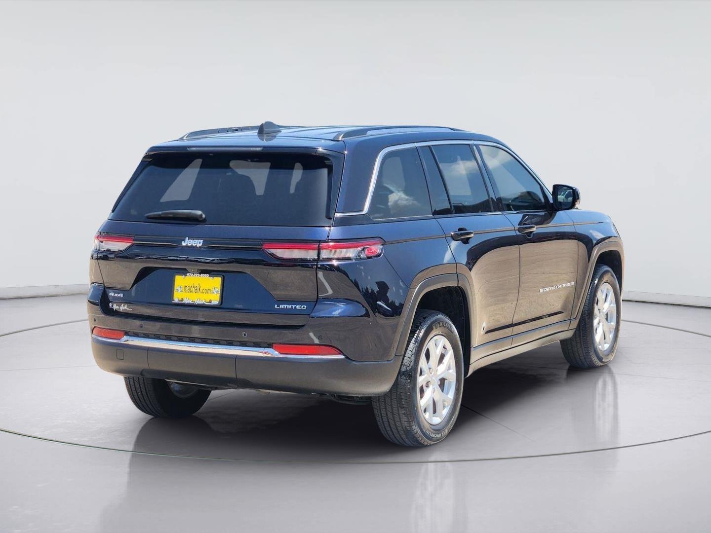 Used 2024 Midnight Sky Jeep Limited image 6