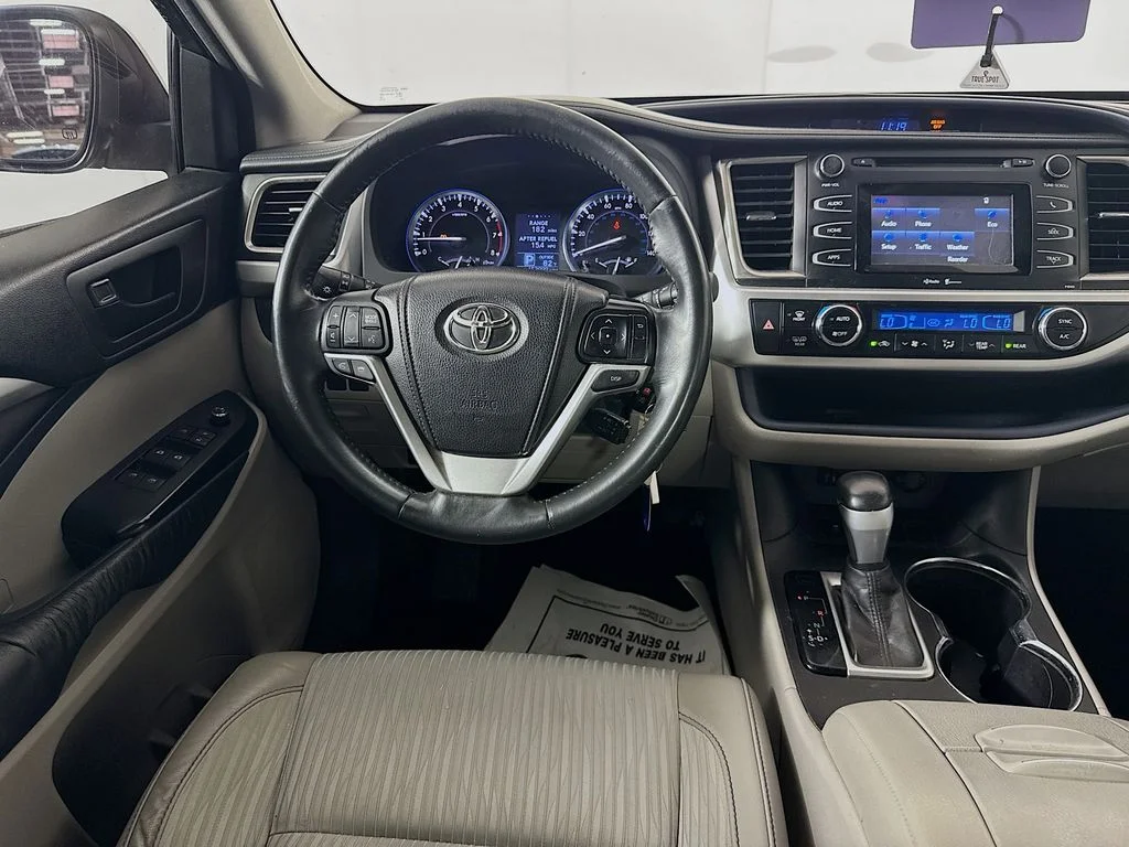 Used 2014 Black Toyota LE Plus V6 image 26