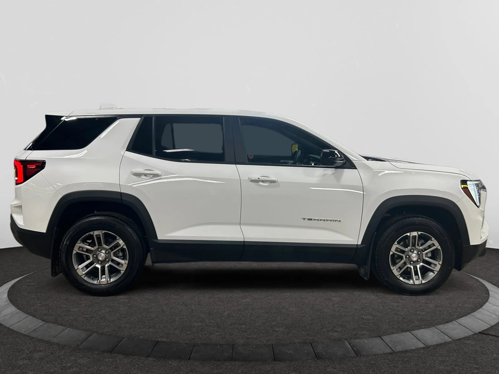 Used 2025 White GMC AWD Elevation image 6