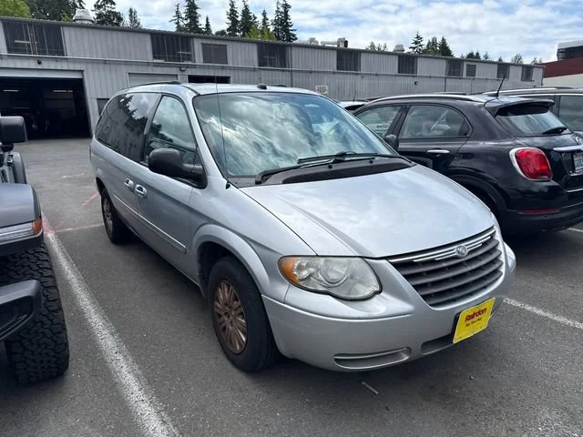 2005 Chrysler Town & Country LX