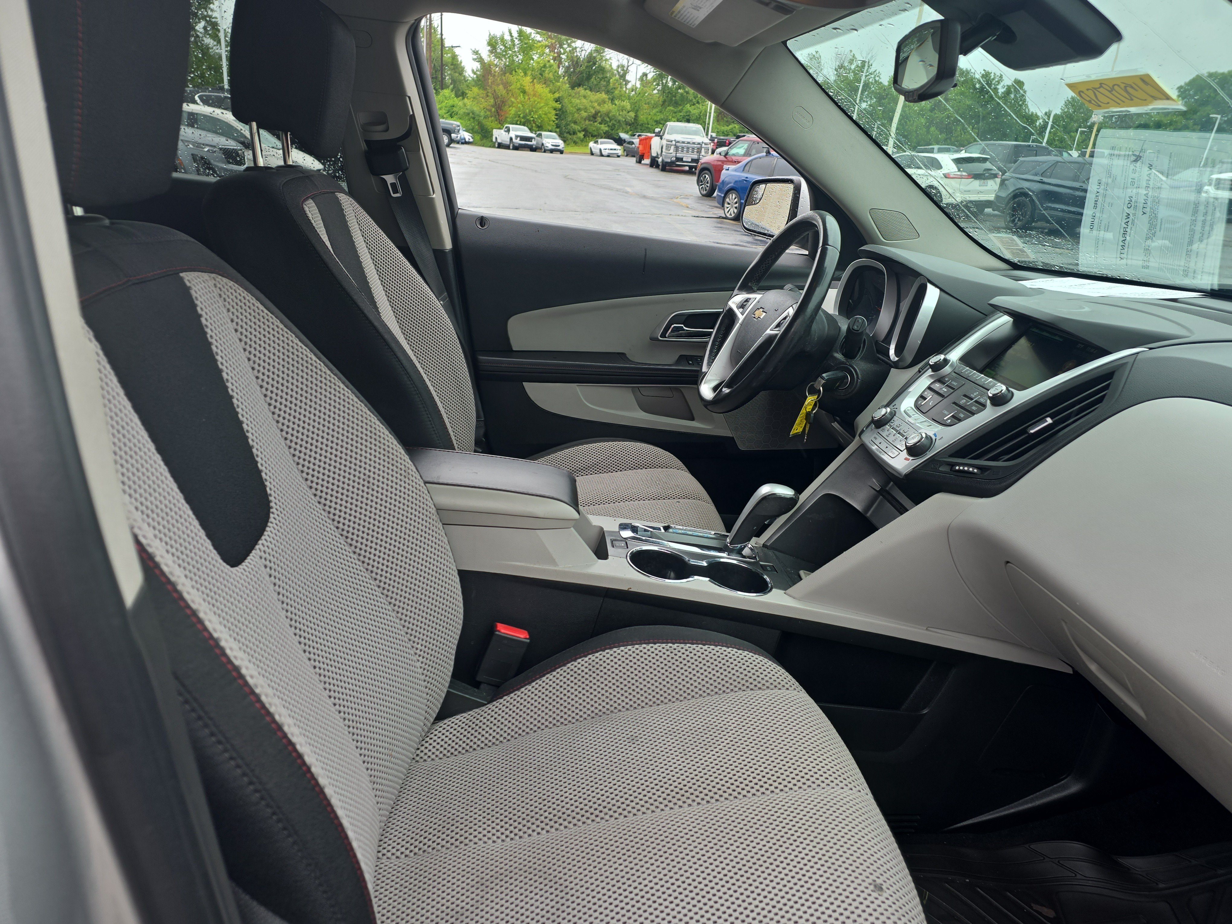 Used 2014 Silver Ice Metallic Chevrolet LT image 9