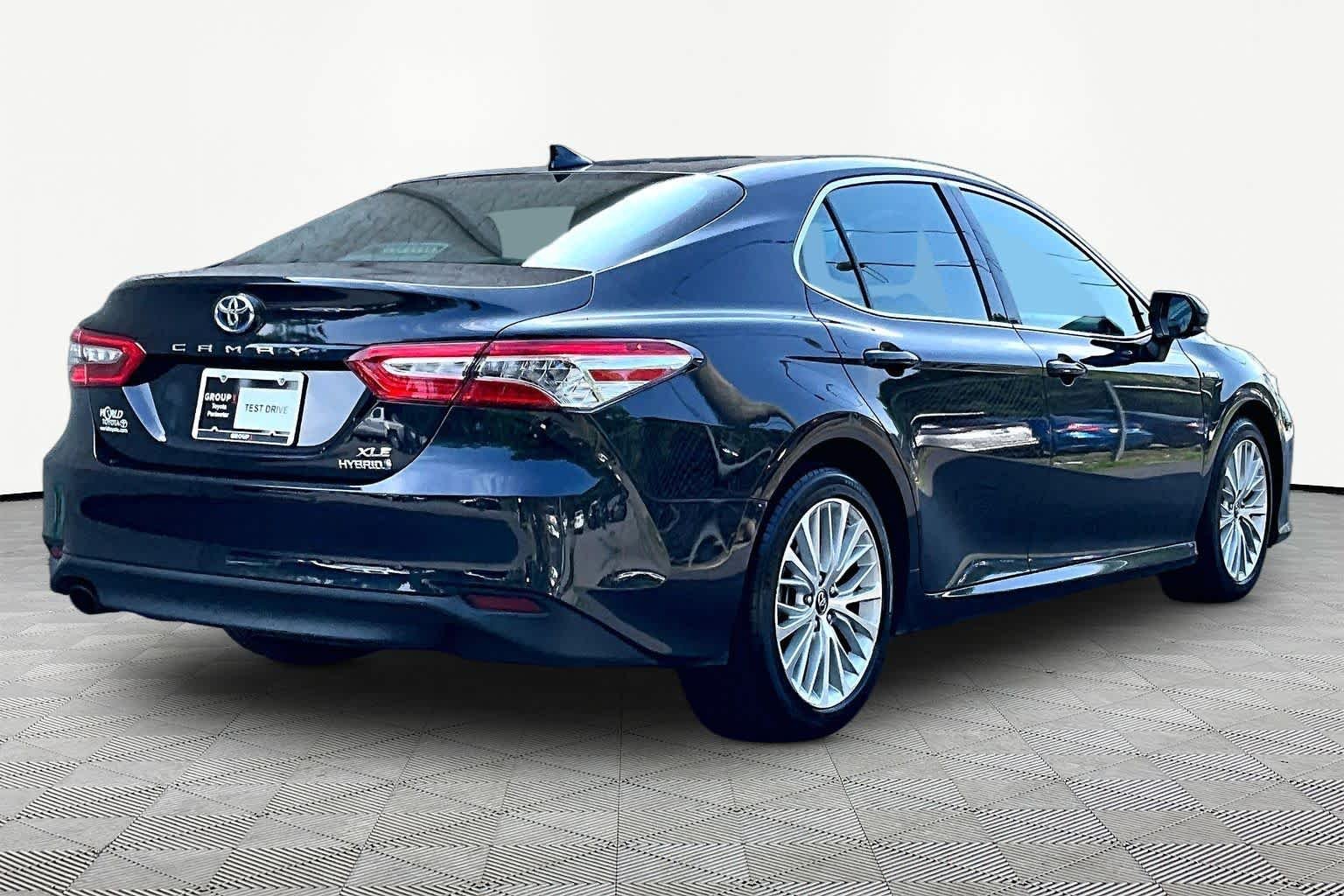 Used 2018 Galactic Aqua Mica Toyota Hybrid XLE image 13