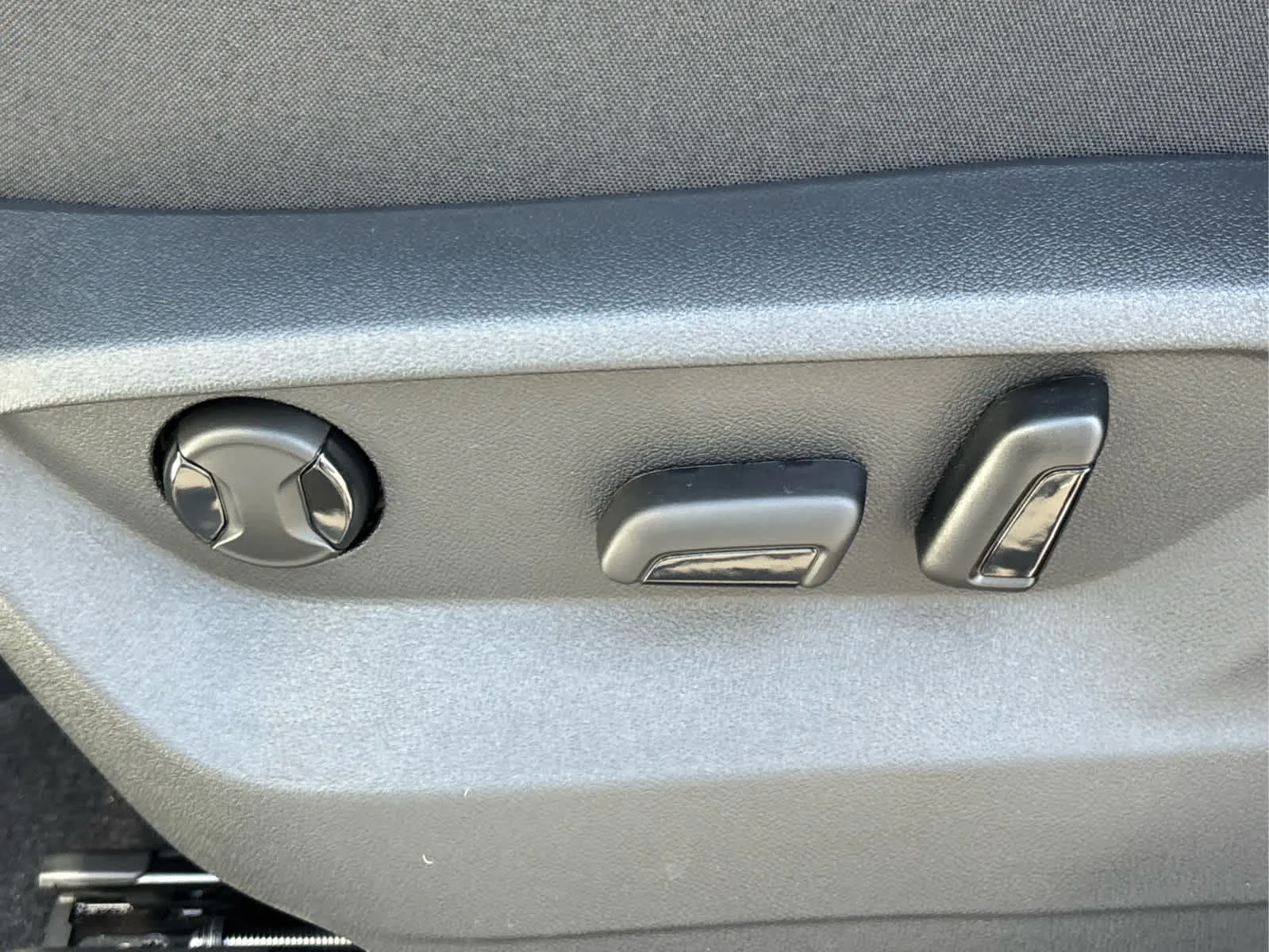 New 2026 OPAL WHITE Volkswagen 2.0T SE image 15