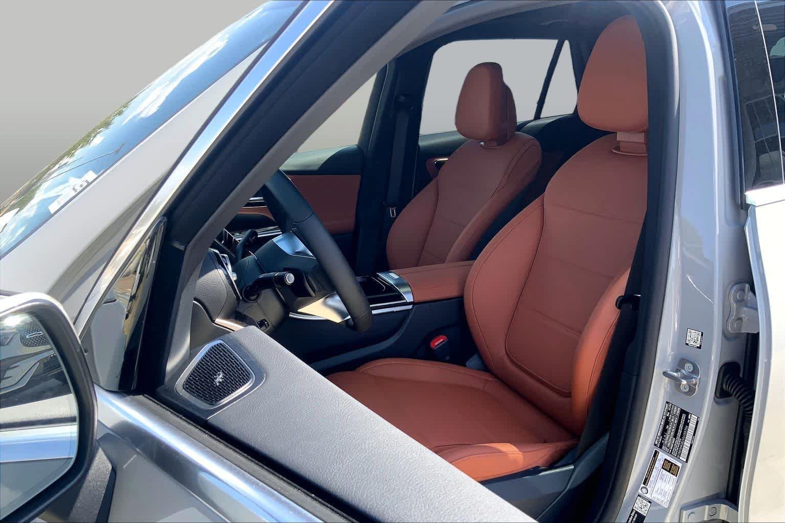 New 2027 MANUFAKTUR Alpine Grey Mercedes-Benz GLC 300 image 9