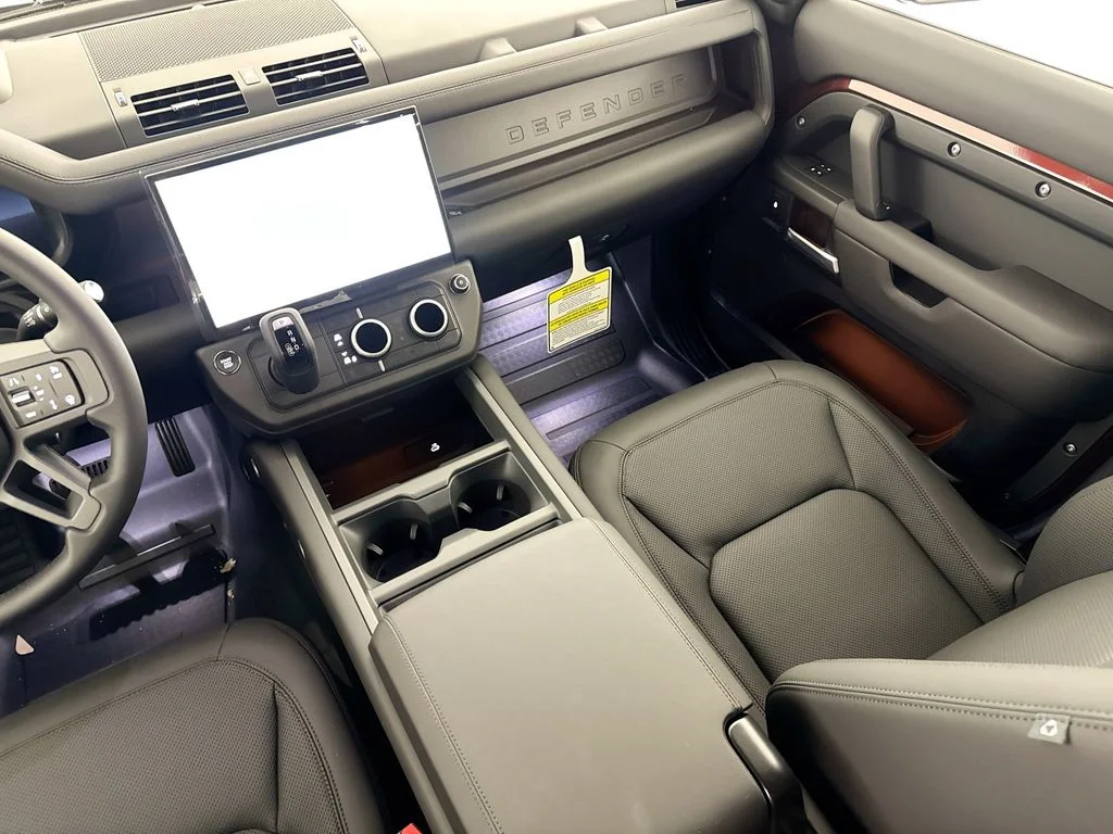 New 2026 Sedona Red Land Rover X-Dynamic SE image 24