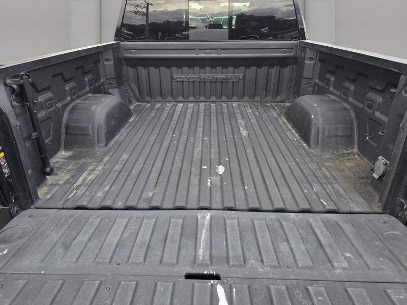 Used 2022 Onyx Black GMC 4WD CREW CAB 147" DENALI image 17