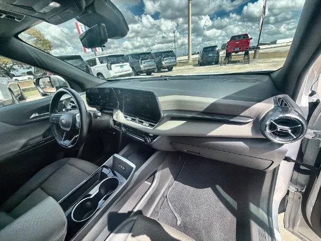 Certified Used 2025 Summit White Chevrolet LT image 28