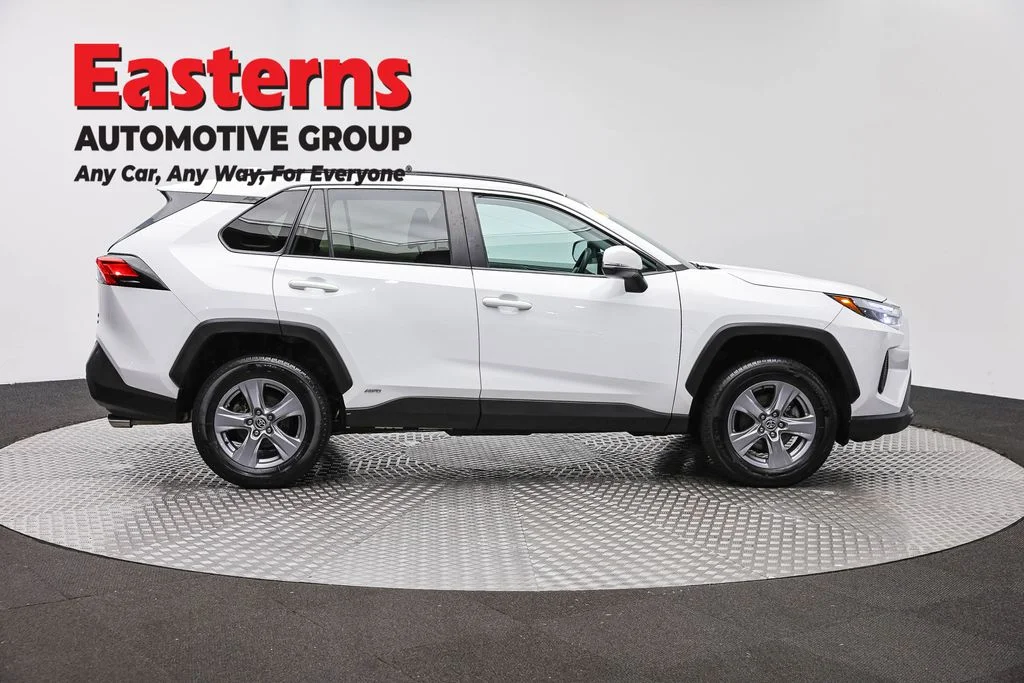 Used 2022 White Toyota XLE image 4