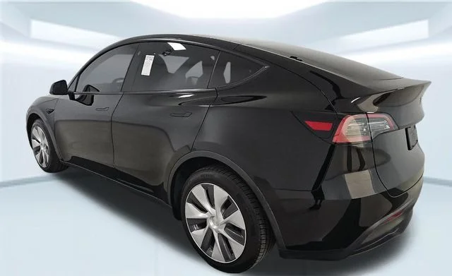 Used 2022  Tesla Long Range image 7