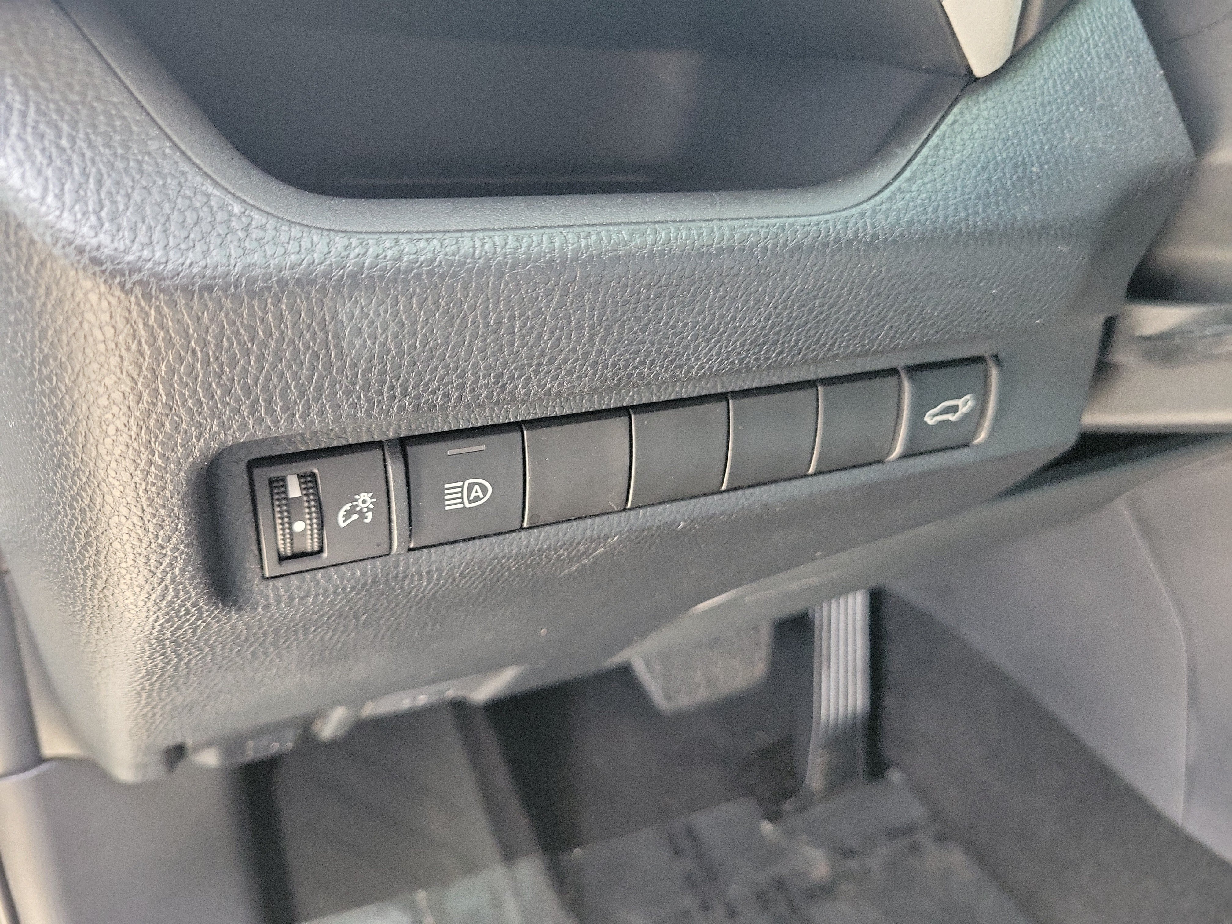 Certified Used 2024 Pearl Toyota XLE Premium image 26