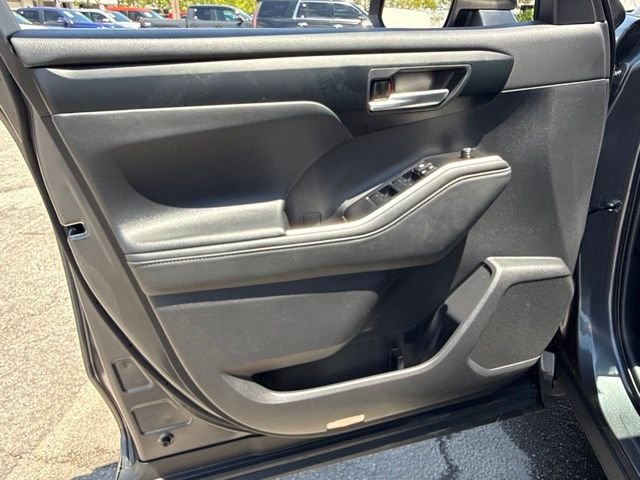 2025 Toyota Highlander XLE - Photo 35