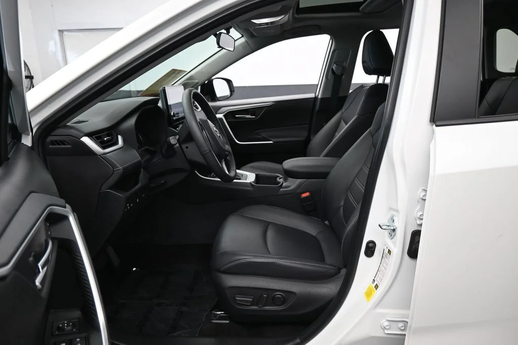 Used 2025 White Toyota XLE Premium image 11