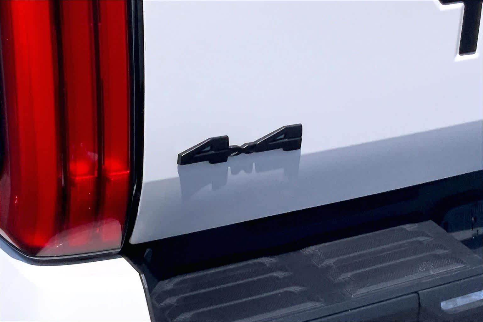 Used 2023 Ice Cap Toyota SR5 image 10