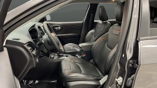 Used 2022 Granite Crystal Metallic Clearcoat Jeep Trailhawk image 9