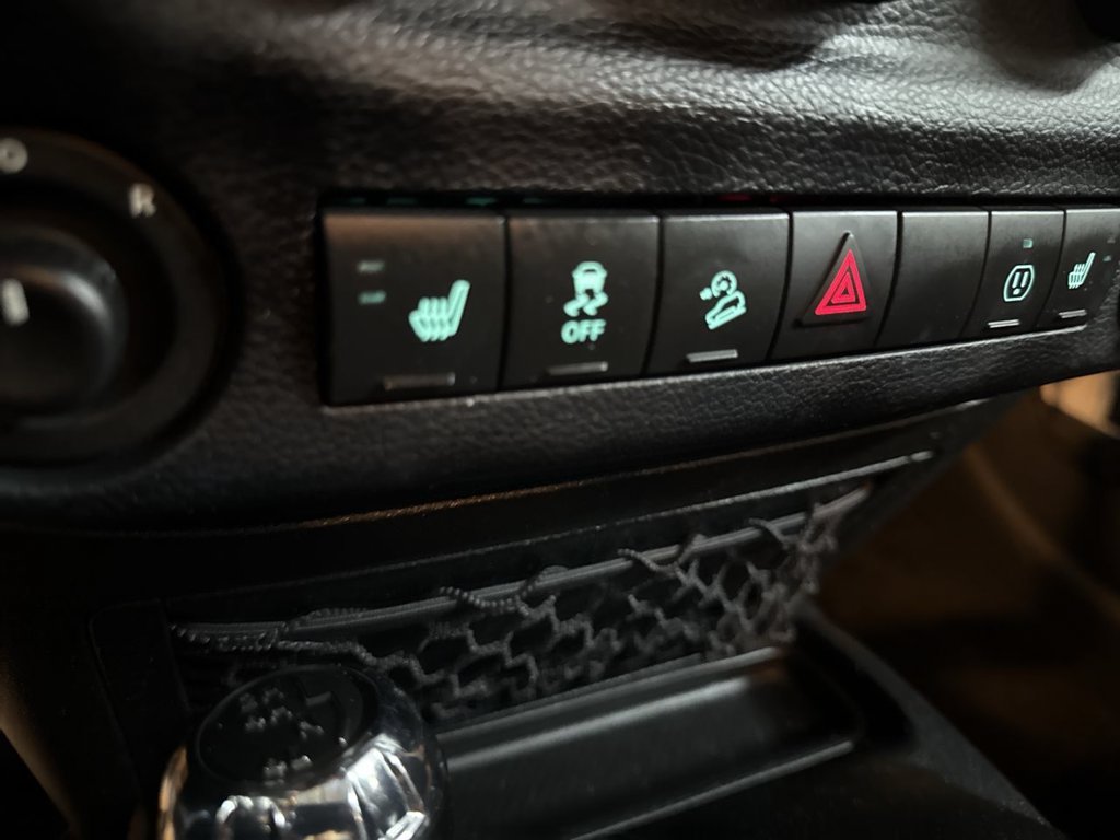 Used 2017 Bright White Clearcoat Jeep Unlimited Sahara image 26