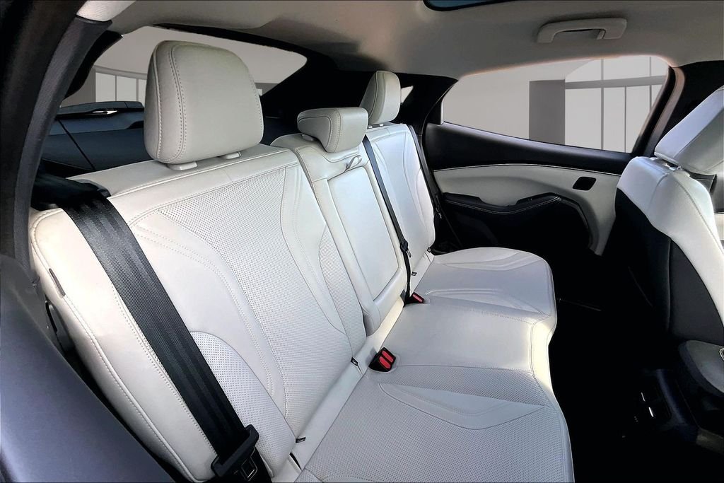 Used 2023 White Ford Premium image 29