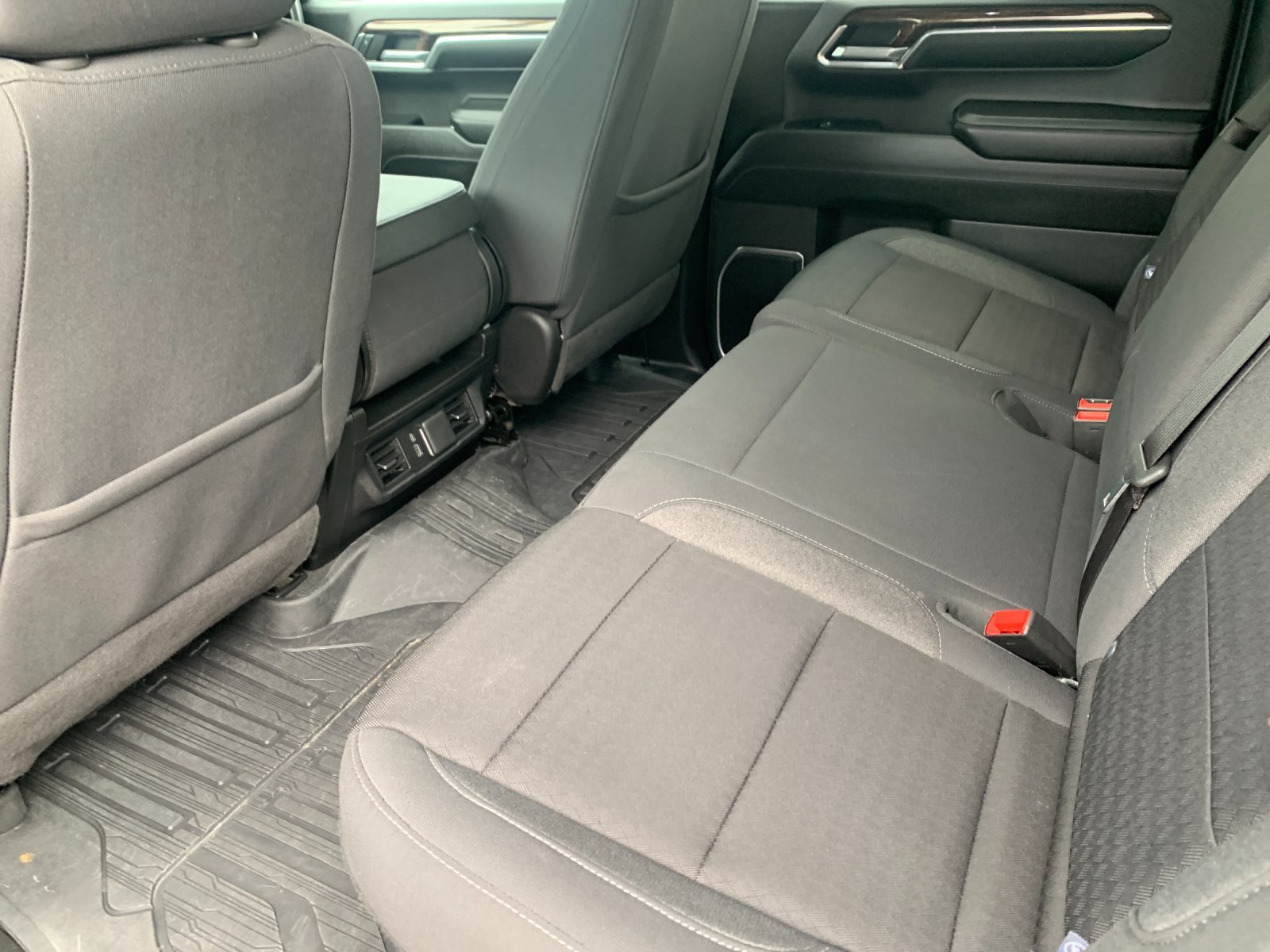 Used 2024 Silver GMC Elevation image 13