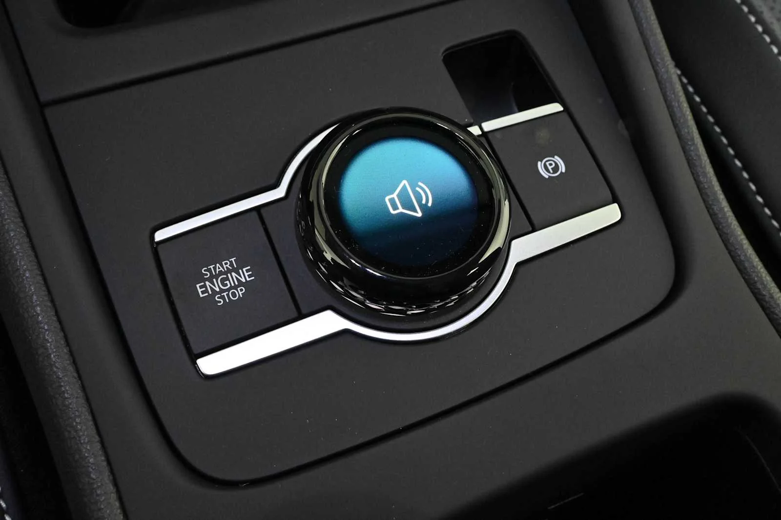 New 2026 Deep Black Pearl Volkswagen SE image 29