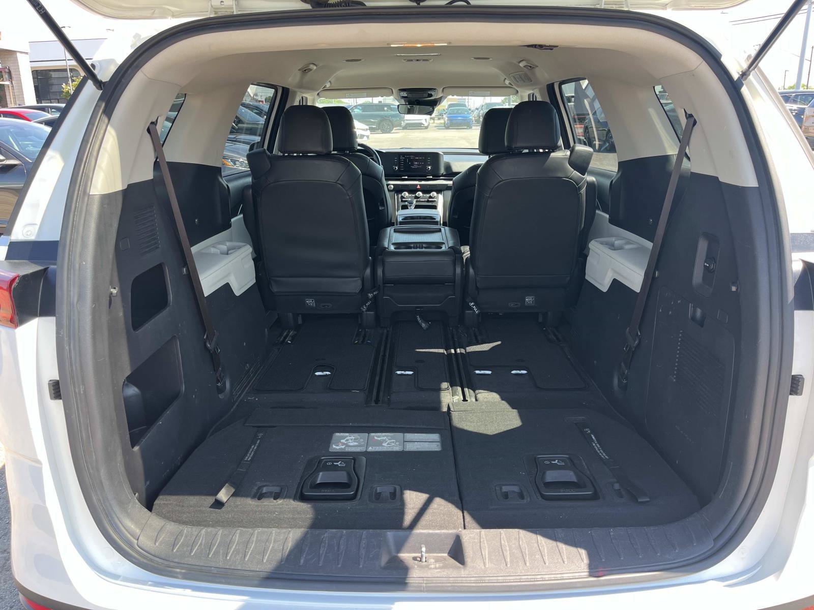 Used 2023 Snow White Pearl Kia LX image 21
