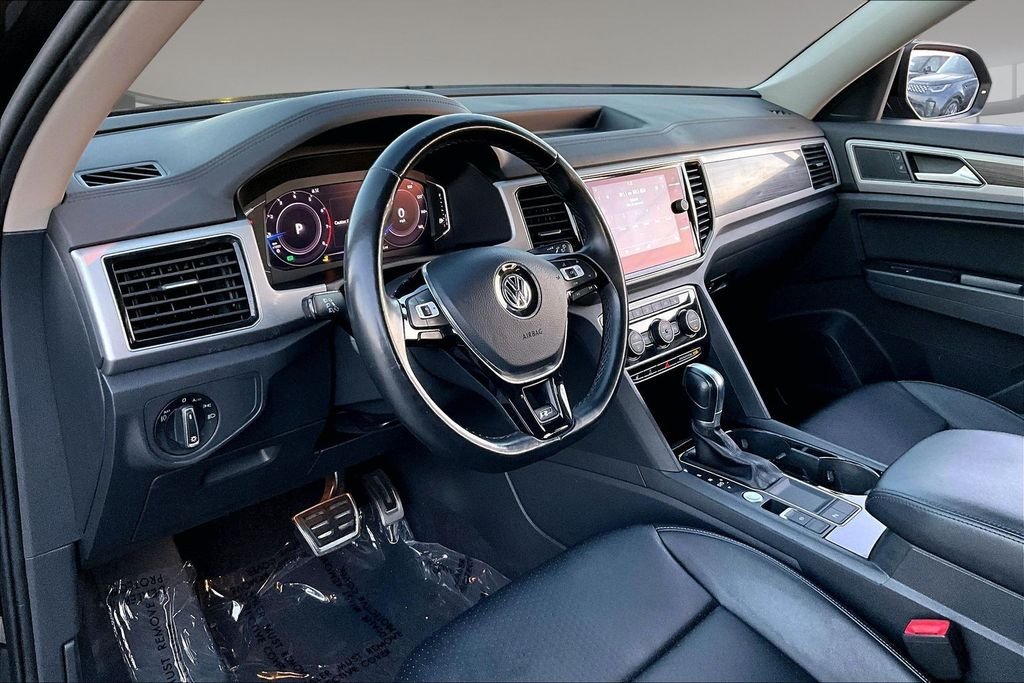 Used 2019 Deep Black Volkswagen 3.6L V6 SEL R-Line image 15