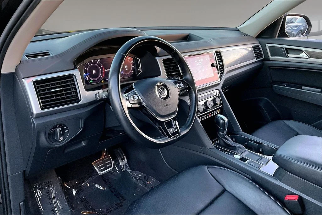 Used 2019 Black Volkswagen 3.6L V6 SEL R-Line image 15