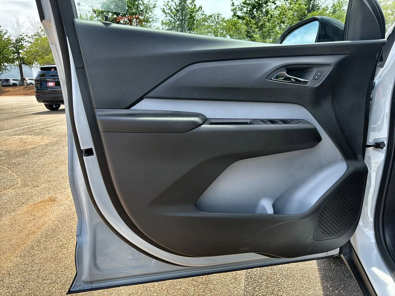 New 2027 Summit White Chevrolet LT image 18