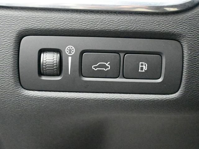 2022 VOLVO XC60 - Image 10