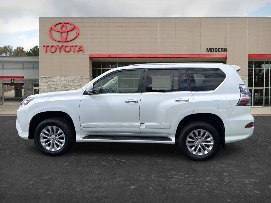 Used 2017 Starfire Pearl Lexus 460 image 7