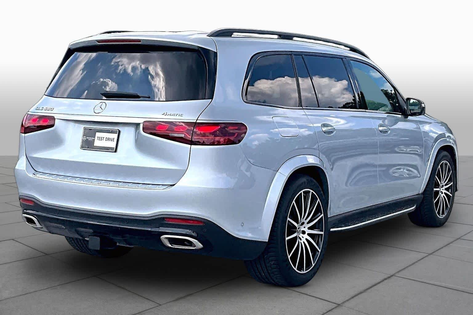 Used 2025 Cirrus Silver Metallic Mercedes-Benz GLS 580 image 13