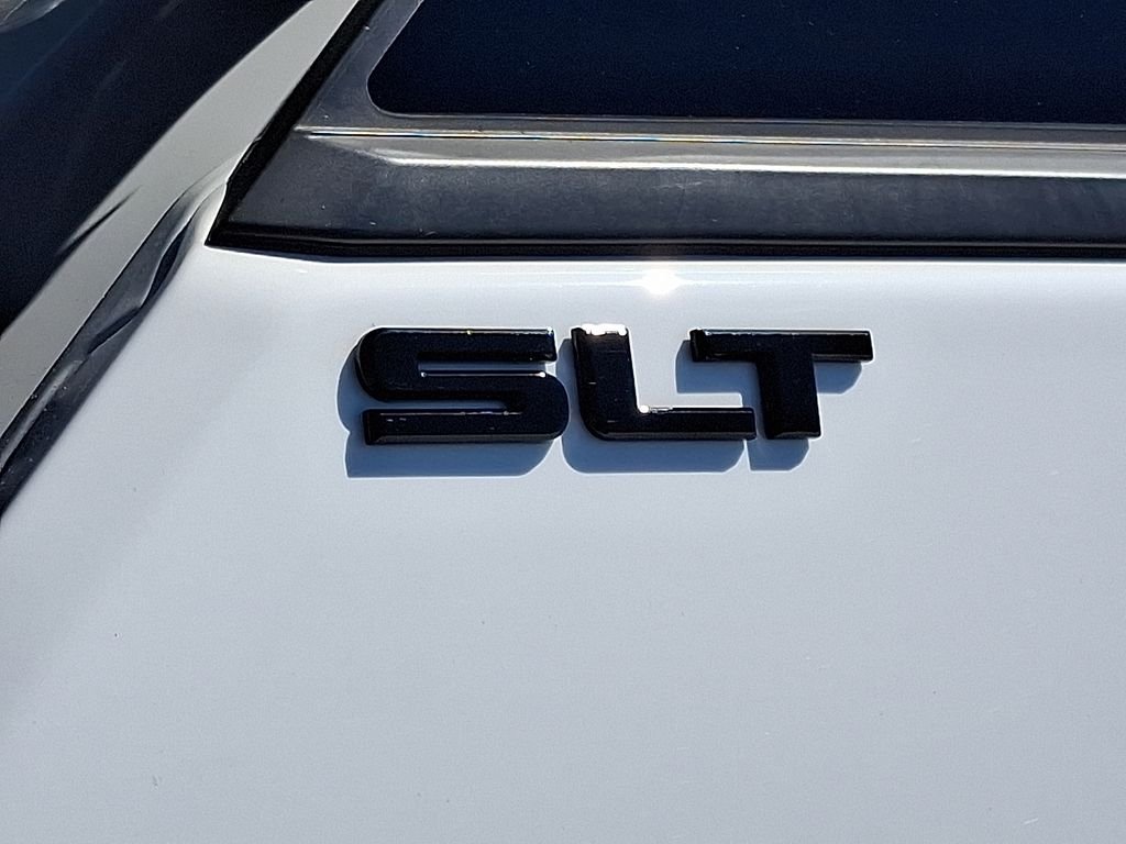 Used 2021 White GMC SLT image 29
