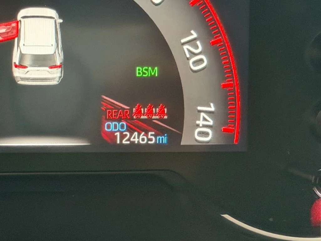 Used 2023 White Toyota XLE image 19