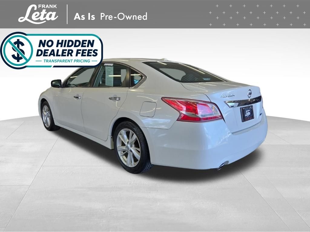 Used 2013 Pearl White Metallic Nissan  image 4