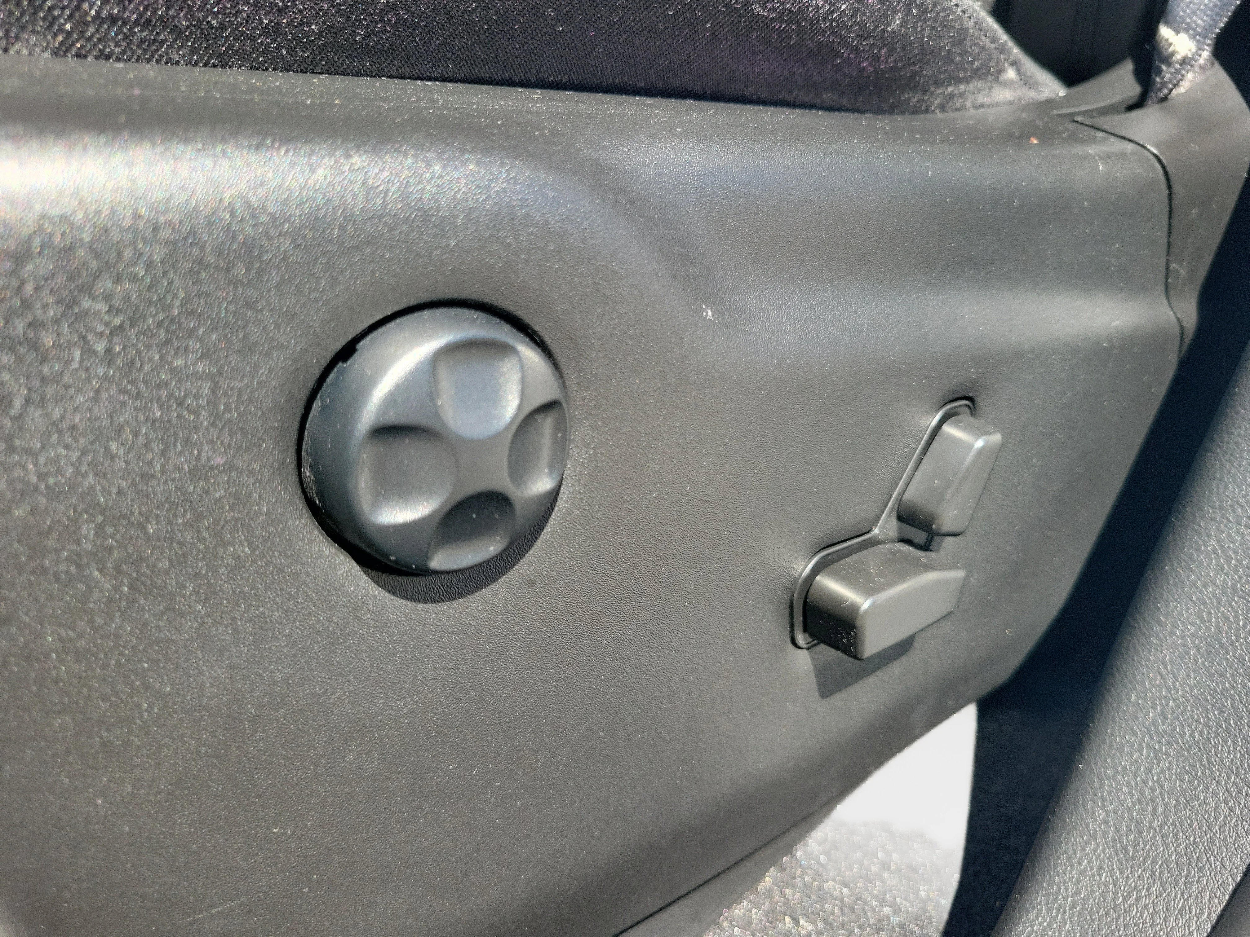 Certified Used 2021 White Jeep Laredo X image 14