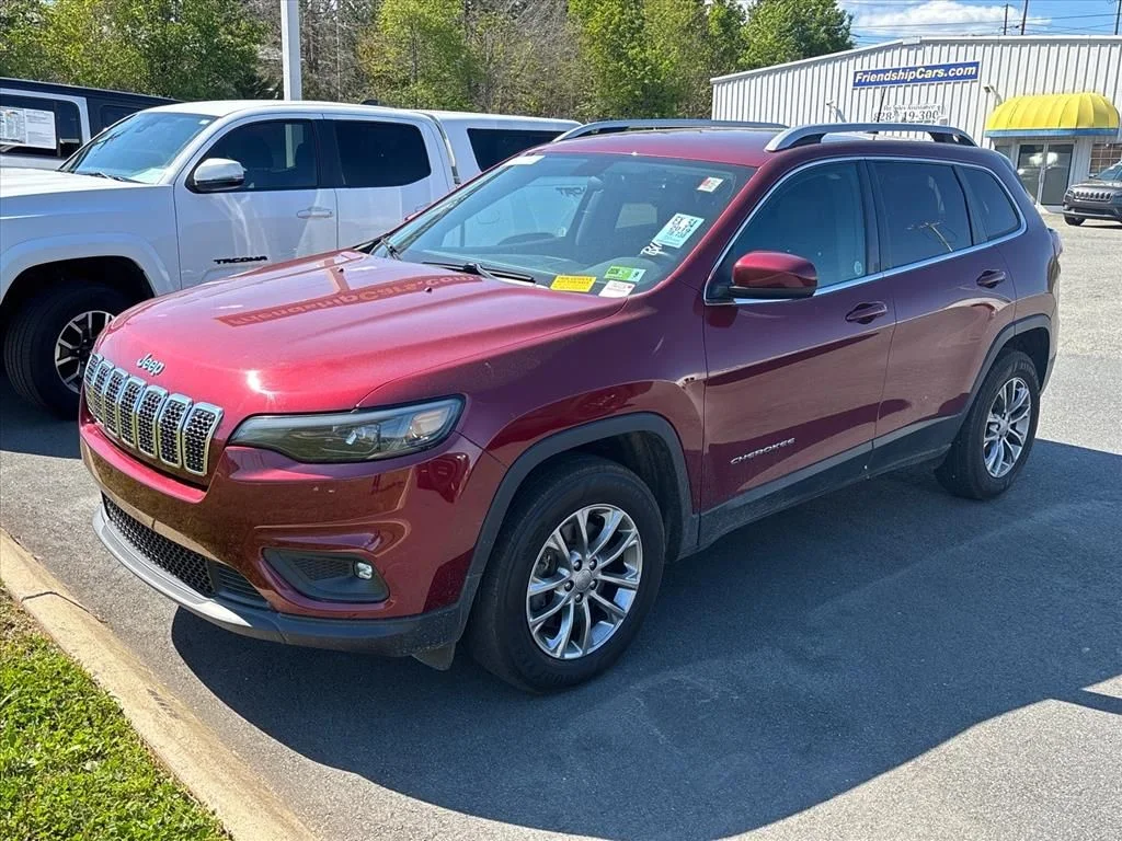 Used 2019 Red Jeep Latitude Plus image 2