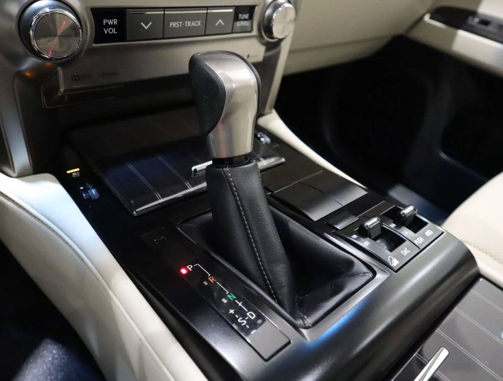 Used 2020 Silver Lexus GX 460 Premium image 33