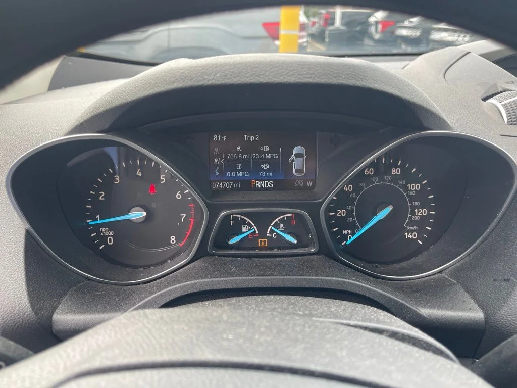 Used 2018 Blue Ford SE image 3