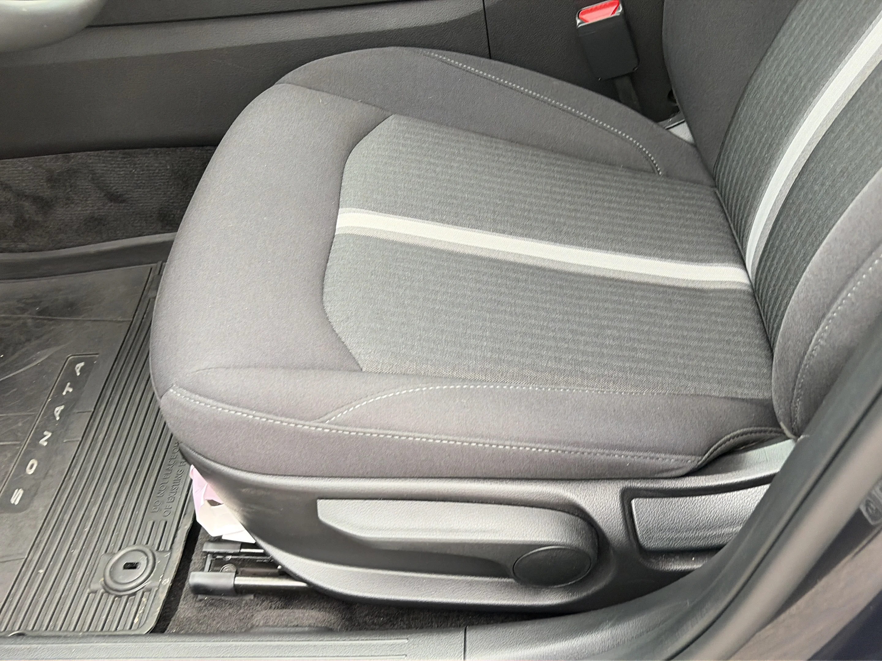 Used 2025 Carbon Blue Hyundai SE image 17