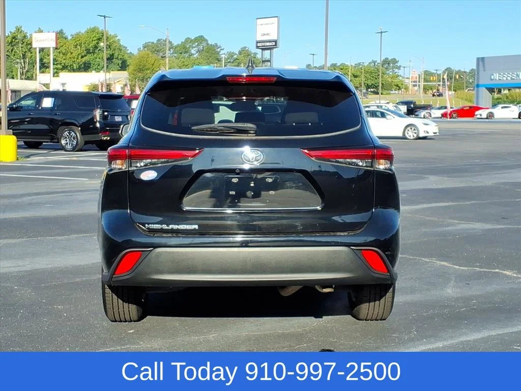 Used 2022 Black Toyota L image 7