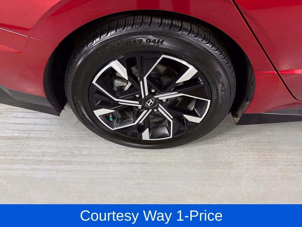 Used 2025 Red Hyundai SEL image 13