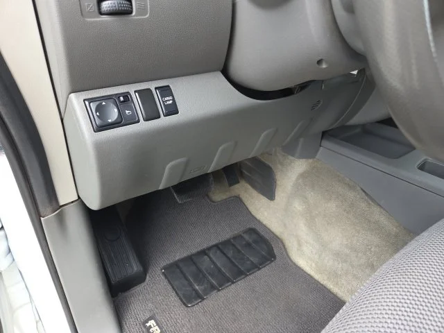 Used 2017 White Nissan SV image 30