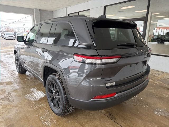 New 2026 Baltic Gray Metallic Clear-Coat Exterior Paint Jeep Altitude image 3