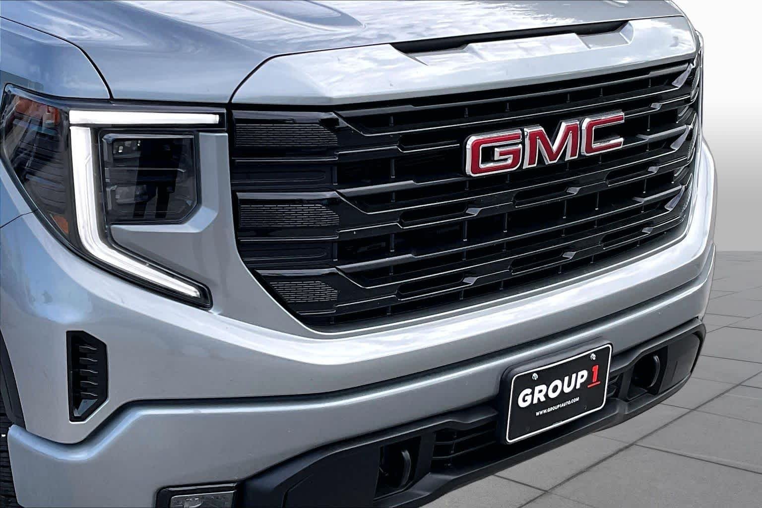 Used 2025 Sterling Metallic GMC Elevation image 26