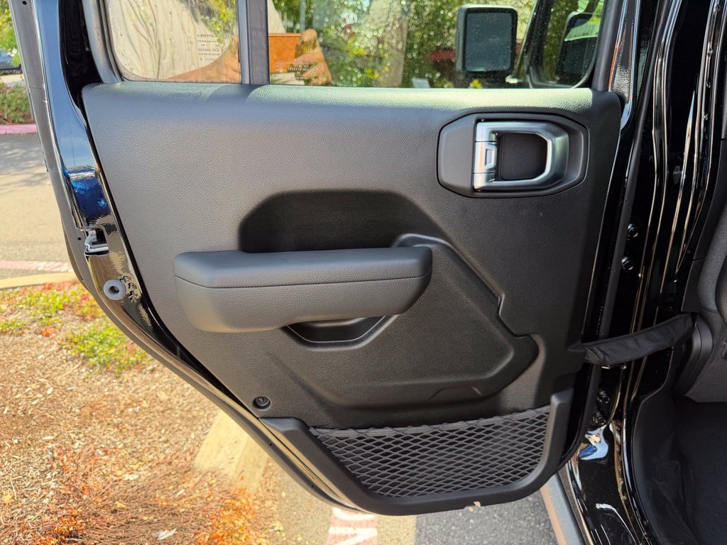 New 2027 Black Clear-Coat Paint Jeep Rubicon image 29