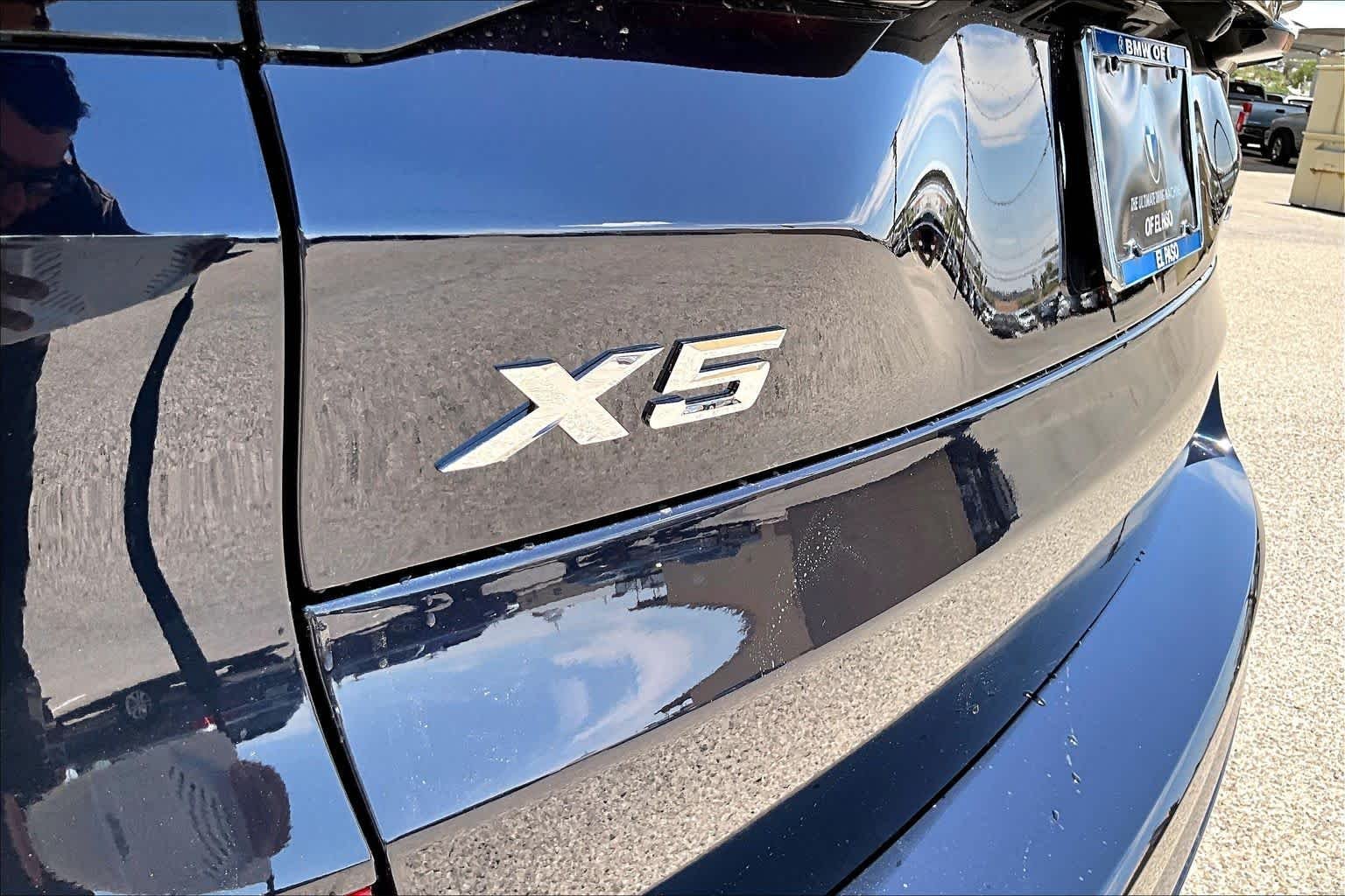 New 2026 Carbon Black Metallic BMW xDrive50e image 15