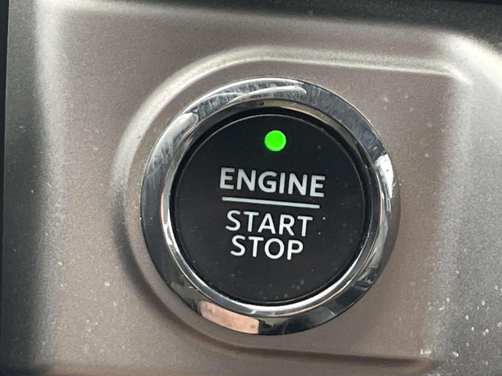 Used 2021 Oxford White/Carbonized Gray Ford XLT image 35