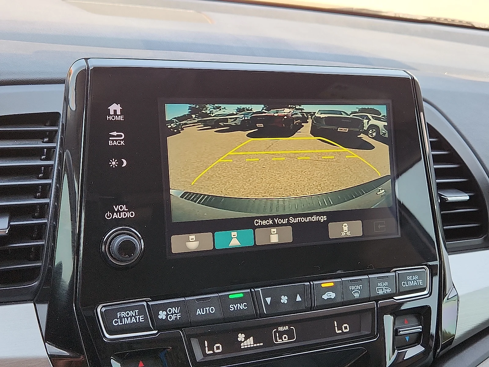Used 2018 Lunar Silver Metallic Honda Touring image 17