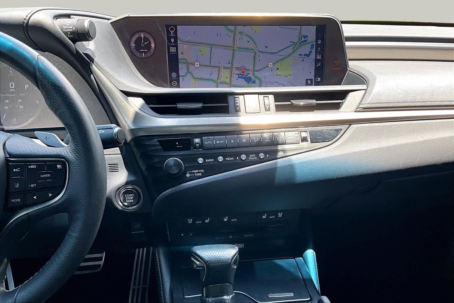 Used 2019 Ultra White Lexus F SPORT image 7